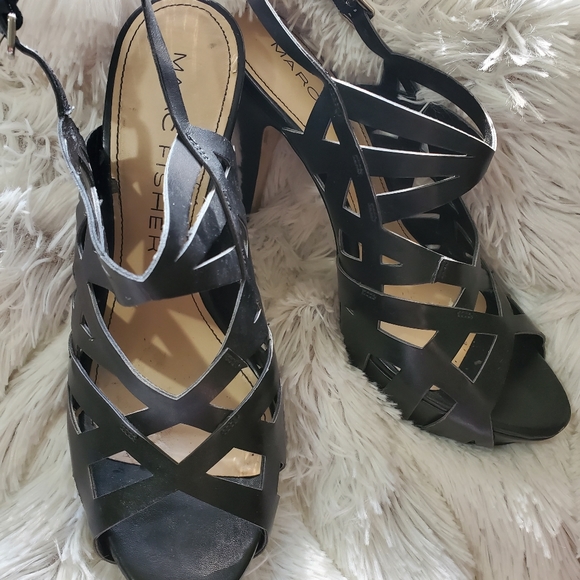 Heels - Picture 3 of 4